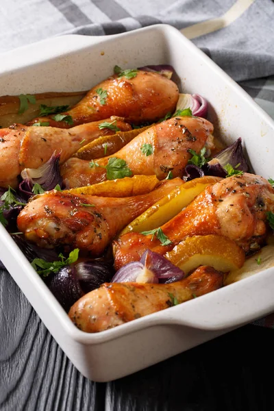 Kırmızı soğan ve Yeşiller, tatlım-Soya soslu fırında tavuk budu