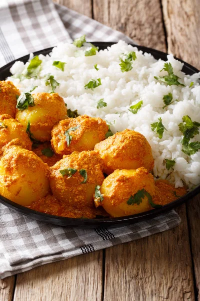 Delicioso caseiro Kashmiri Dum aloo batatas com arroz close-up — Fotografia de Stock