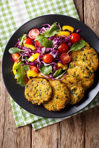 Ispanak, havuç ve f ile lezzetli vejetaryen quinoa börek