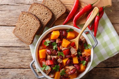 lezzetli kabak demlenmiş et ve sebze yakın çekim ile bir 