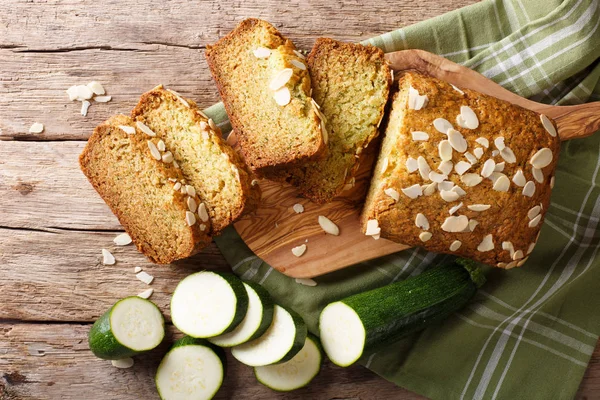 Plátky cukety chleba s mandlemi detail. horizontální pohled shora — Stock fotografie