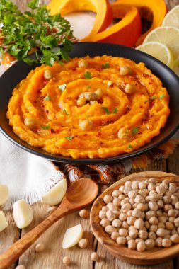 Orta Doğu mutfağı: sarımsak, limon ve peppe kabak humus