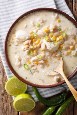 beyaz biber tavuk cannellini fasulye ve Mısır yakın bir