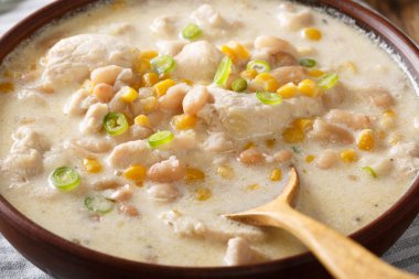 bir kase sebze makro ile baharatlı beyaz biber tavuk. Yatay