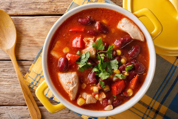 Geleneksel tavuk biber güveç fasulye, Mısır ve domates clo ile