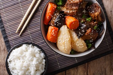 Galbi jjim Korece kızarmış Dana kısa kaburga ile pirinç yakın çekim. Ho