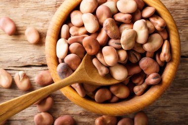 Bir tablo doğal bakla yakın çekim. Yatay Üstten Görünüm