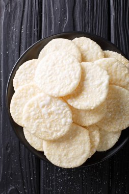 Japon tatlı pirinç kek şeker yakın bir plaka üzerinde çekim ile. Vert