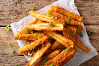 Fast food: kızarmış yeşil soğan yakın çekim sekmesinde bebek Mısır