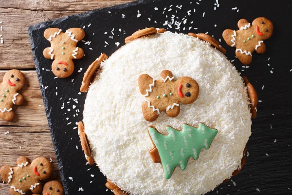 Comida de Navidad: pastel de jengibre con crema de queso de cerca. horizontales —  Fotos de Stock