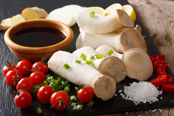 Raw King Brown Mushroom with ingredients for cooking close-up. H — Stock Photo, Image