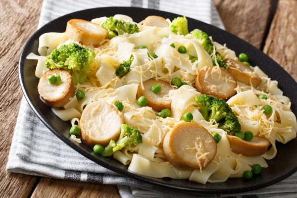 Alimente sănătoase: paste cu ciuperci de stridii, brânză și legume — Fotografie, imagine de stoc