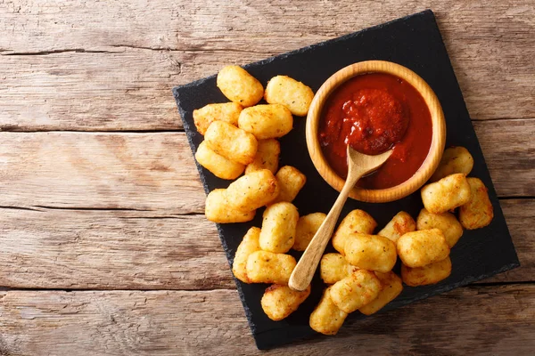 Deep-fried Potato Tater Tots and ketchup close-up. horizontal to — Stock Photo, Image