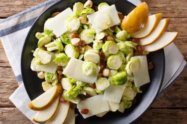 Brüksel lahanası fındık, peynir, Baron Mavi Sakal ile gelen organik salata