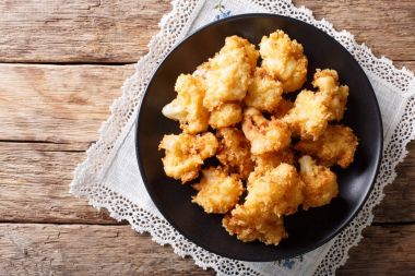 ekmek kırıntıları closeup kızarmış taze karnabahar. Yatay üst v