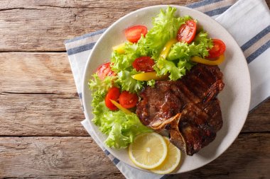 Lezzetli taze sebze ve limon cl T-bone biftek ızgara