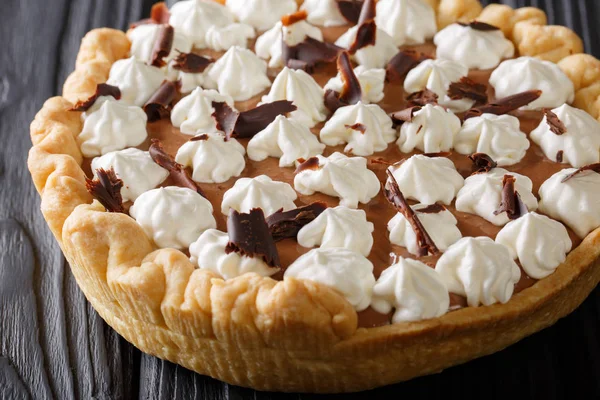 French silk pie is decorated with whipped cream and chocolate cl — Stock Photo, Image