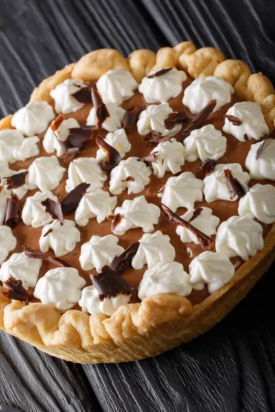 Delicious French silk pie with whipped cream close-up. vertical — Stock Photo, Image