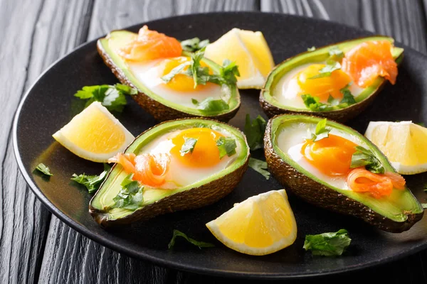 Freshly baked avocado with a homemade egg, smoked salmon and gre — Stock Photo, Image
