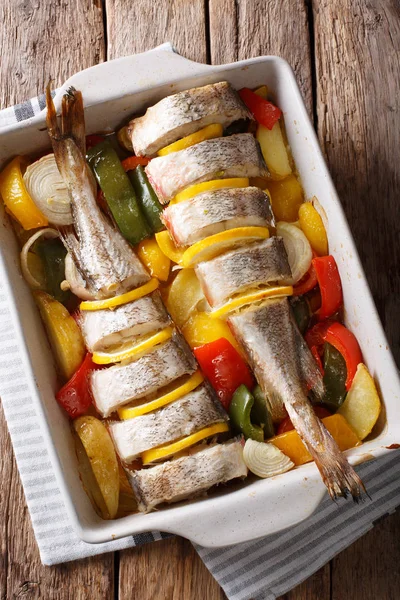 Sebze ve bir bakin, limon ile pişmiş diyet gıda pembe cod