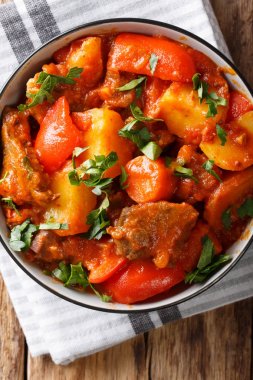 Filipino mutfağı: sebzeli baharatlı sos cl Mechado sığır eti