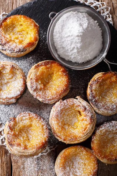 Lahodné koláče Pastel de nata s detail pudinkový krém. Vert — Stock fotografie