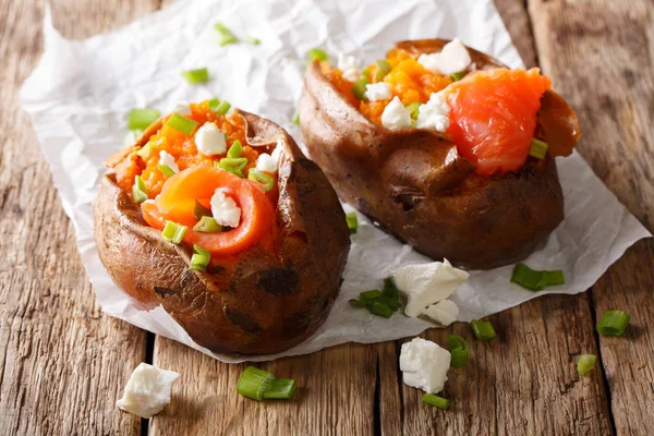 Dietary food: sweet potato stuffed with salmon, feta cheese and — Stock Photo, Image