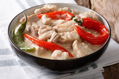 Chili, Hindistan cevizi, sarımsak, soğan ve Kızıl ile baharatlı Bicol Express