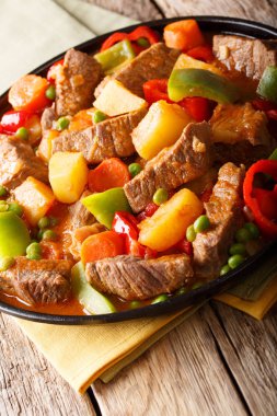 Asya gıda: Komposto ile patates, biber, bezelye, domates sığır eti bir