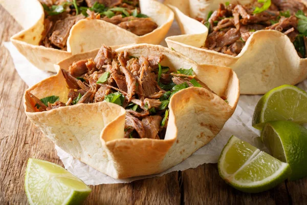 Delicious tacos with spicy pulled beef close-up. horizontal — Stock Photo, Image