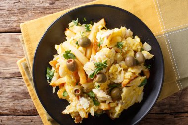 Portekizce gıda: kızarmış patates, soğan ile rendelenmiş cod kızarmış bir