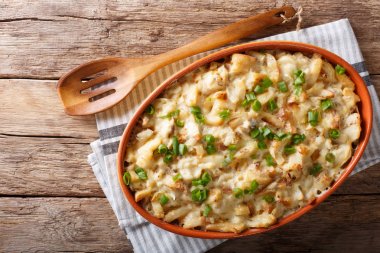 Portekizce gıda: cod, patates, soğan ve krema ile güveç 