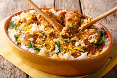 Hint yemekleri: bir tabak tavuk dum biryani yakın çekim. Yatay