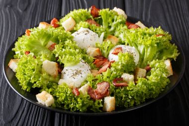 Fransız mutfağı: lyones Salata marul, pastırma, kruton ve 