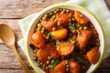 Anasayfa Hint yemekleri: Aloo Matar - patates, yeşil bezelye ve baharatlı sa