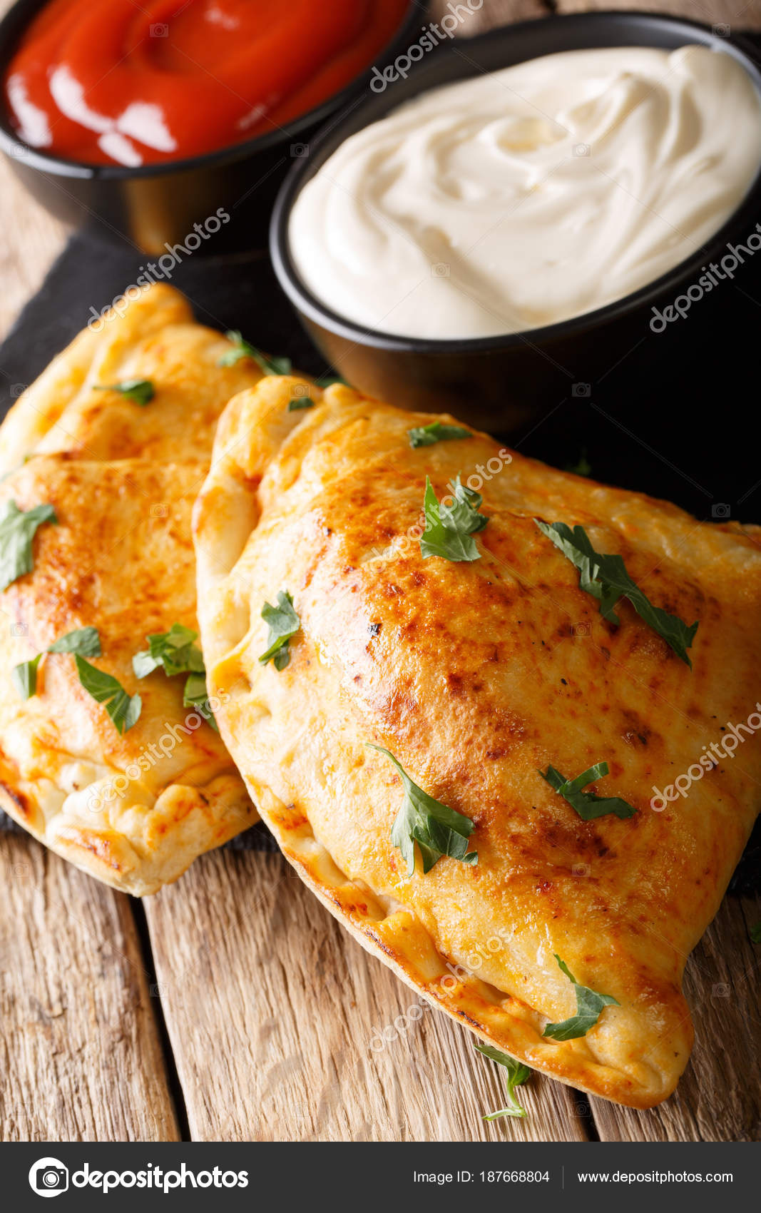 Kapalı Pizza – Calzone Kapalı Pizza – Calzone