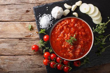 Italian pizzaiola sauce with tomatoes, oregano, onions and garli clipart
