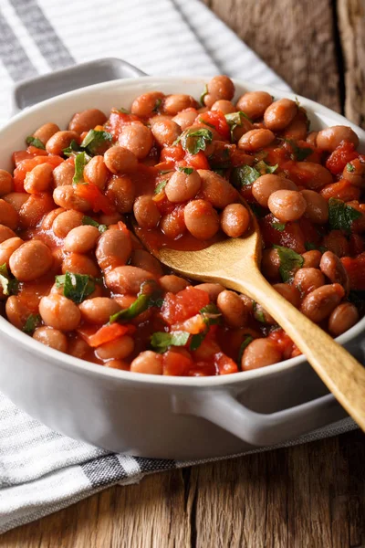 Feijão guisado ou borlotti em molho de tomate com ervas cl — Fotografia de Stock