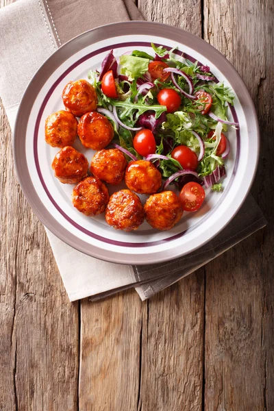 Fried glazed meatballs served with salad of lettuce, cherry toma — Stock Photo, Image