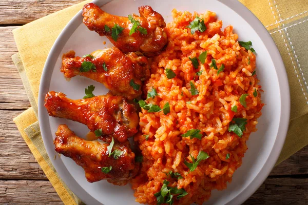 Classic Nigerian Jollof�Rice with fried chicken wings close-up. — Stok Foto