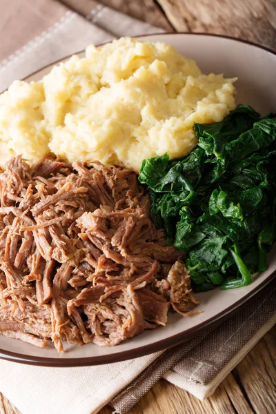 Botswana Beef  Seswaa with Sadza and boiled spinach close-up — Stock Photo, Image