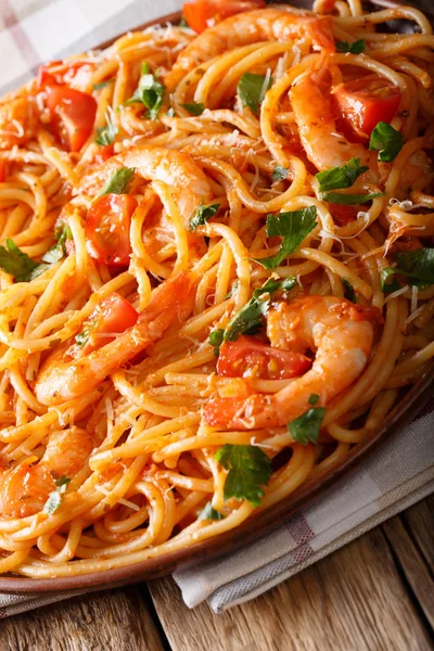 Portion of spaghetti with shrimps, parmesan cheese with tomato s — Stock Photo, Image