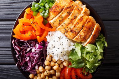 Izgara tavuk, sebze, nohut, pirinç ile Buda kase bir