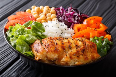 Sağlıklı Buda kase çiğ sebze, ızgara tavuk, chickp