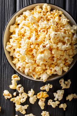 Popüler snack: tuzlu popcorn çedar peyniri ve parmesan ile ben