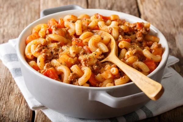 Americano chop suey, americano goulash, com massas de cotovelo, carne bovina e — Fotografia de Stock