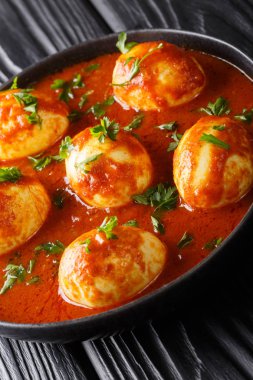 Hint yemeği baharatlı soslu köri yumurtaları. 