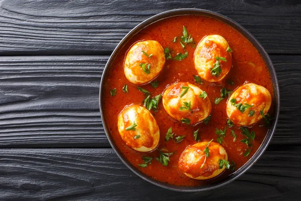 남 인도 스타일의 계란 카레 레시피가 접시에 클로즈업되어 있습니다. 수평선 — 스톡 사진
