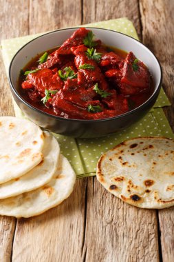 Junglee Maas geleneksel bir Rajasthani tarifi, yavaşça pişirilmiş.