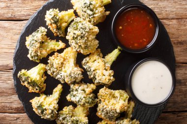 Parmesanlı baharatlı vejetaryen brokoli.